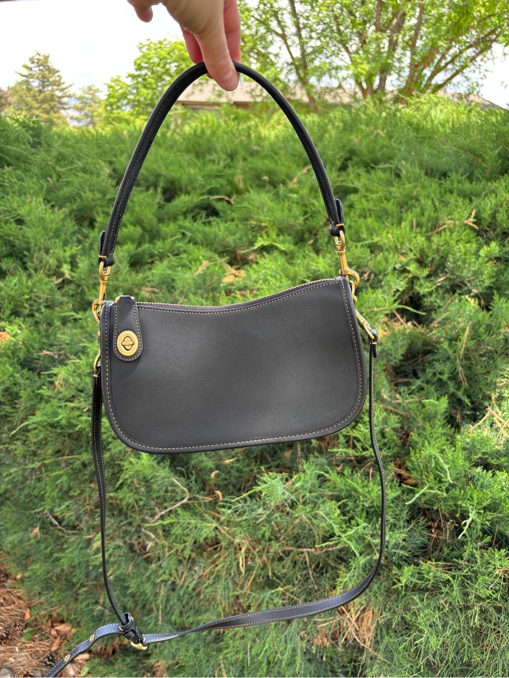 Coach Swinger Bag Black Leather Shoulder & Crossbody Bag with Gold Turnlock - Picture 10 of 10